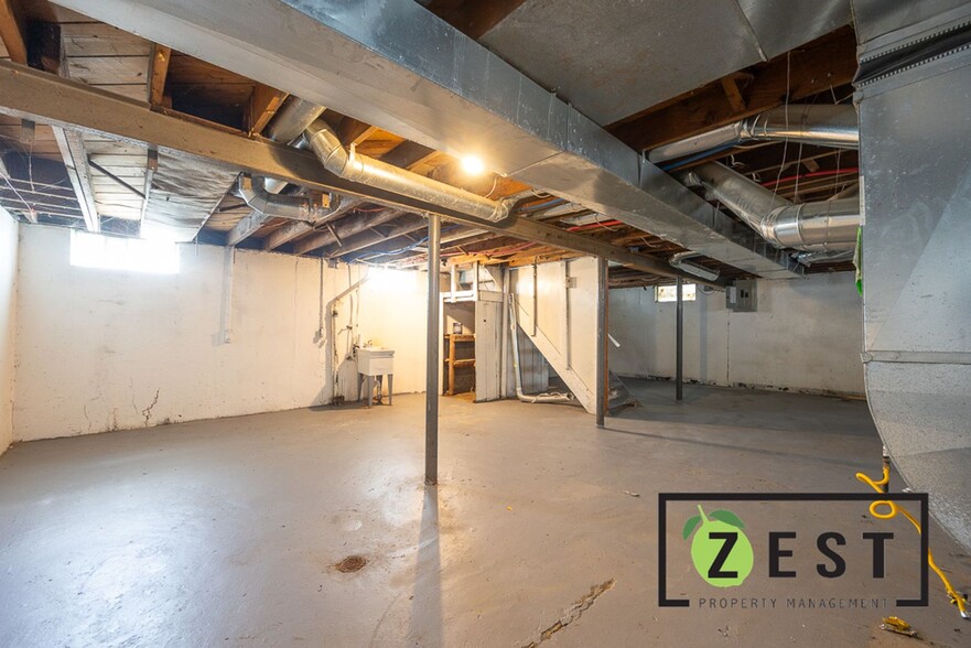 Building Photo - Fully Updated Bungalow near Henry Ford Hig...