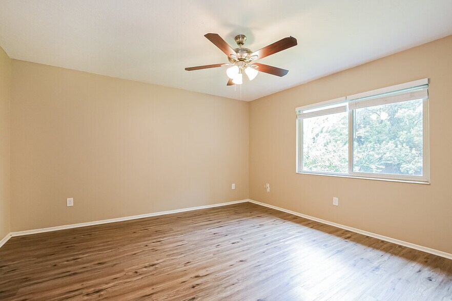 Building Photo - 522 Westport Dr