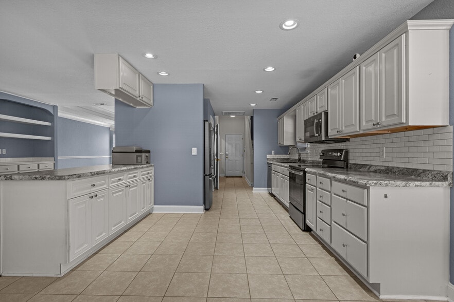 Building Photo - 2409 Hunters Trl