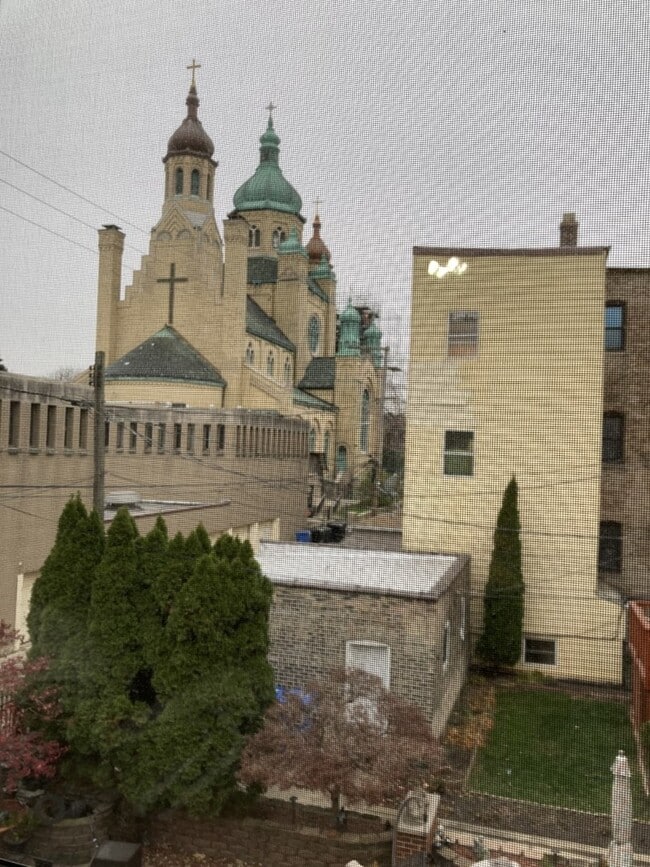 Building Photo - 2223 W Iowa St