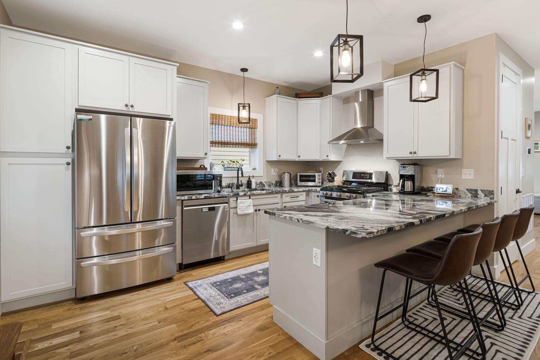Chef's kitchen with 2021 appliances including natural gas stove and beautiful granite countertops. - 33 Rex Dr