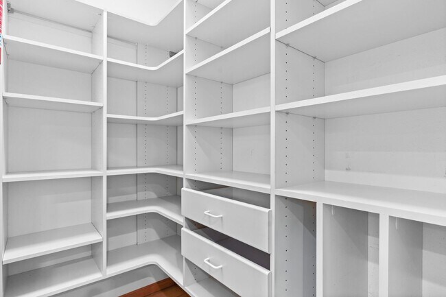 Building Photo - 6 Bed 4 Bath Daylight Rancher on Acreage in Mead School District.  Absolutely Gorgeous