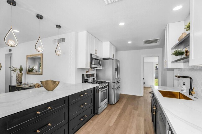 Building Photo - 14635 N 37th Pl