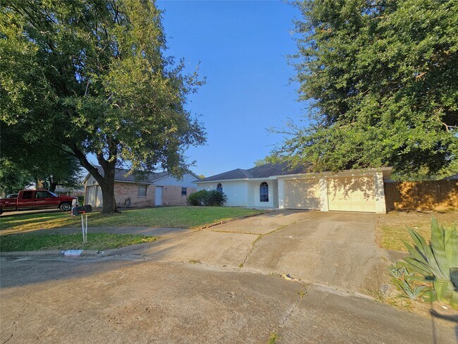 Primary Photo - 1310 Goswell Ln