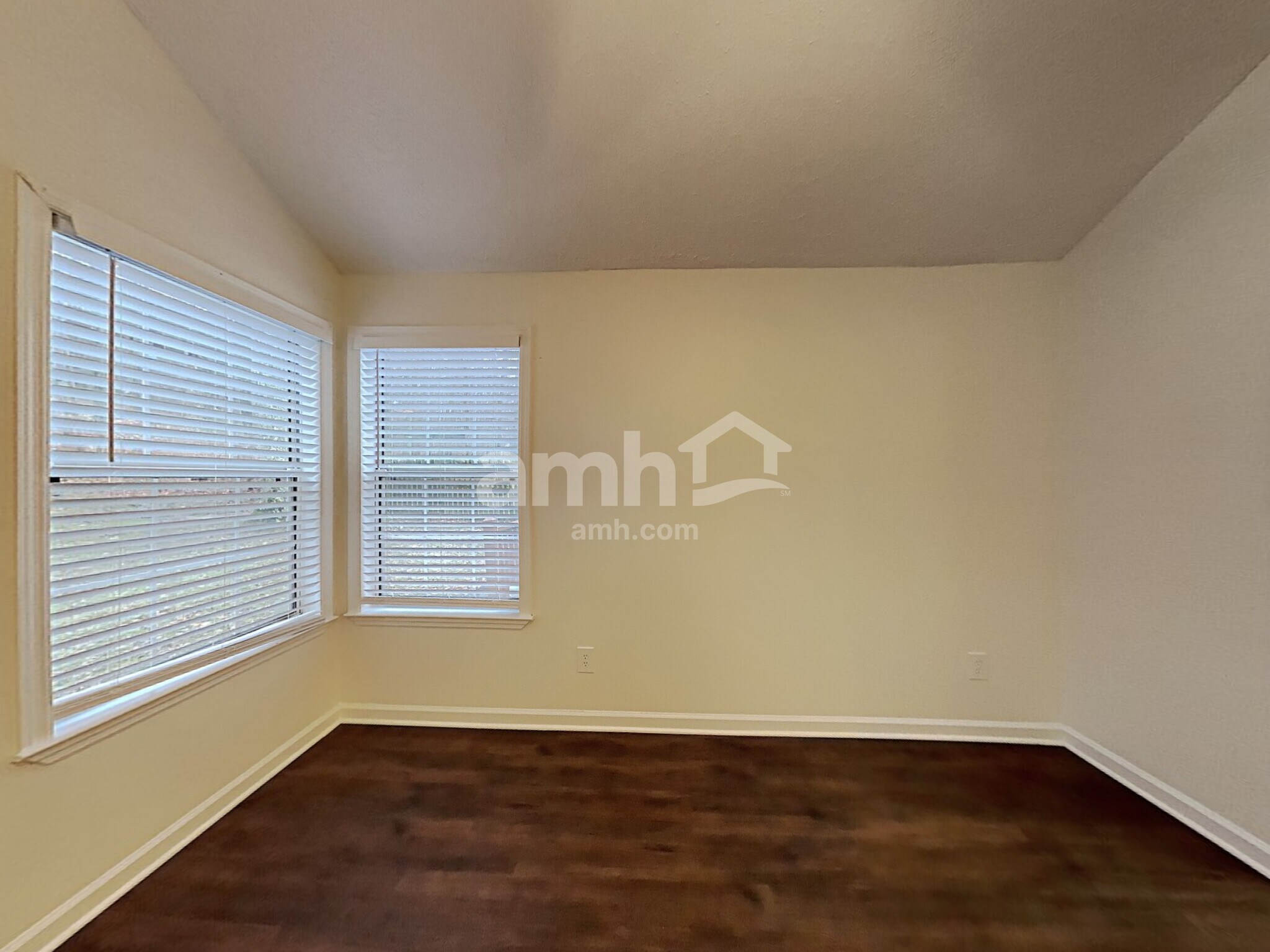 Building Photo - 1325 Georgetown Dr