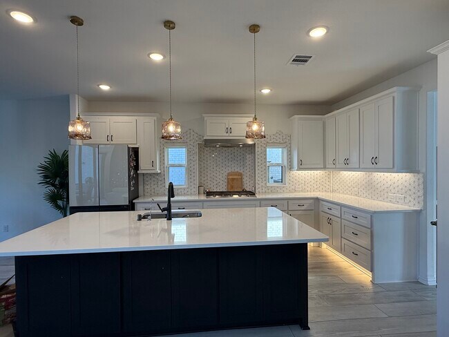 Building Photo - 2832 Fountain Park Dr