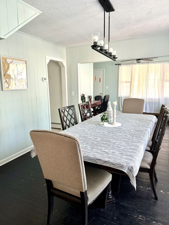 Building Photo - 14386 Calvert St