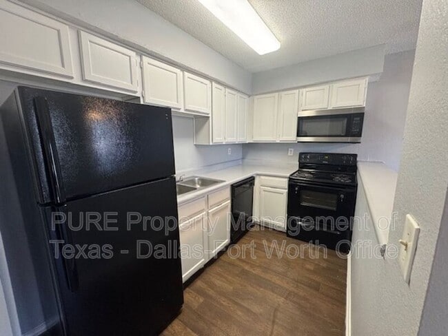 Building Photo - 4004 W Pioneer Dr