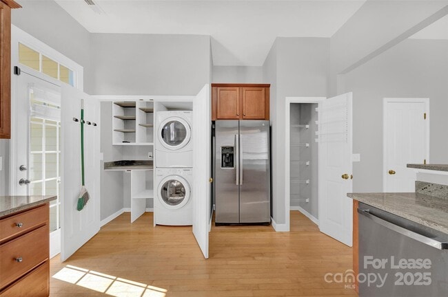 Building Photo - 104 Kensington St