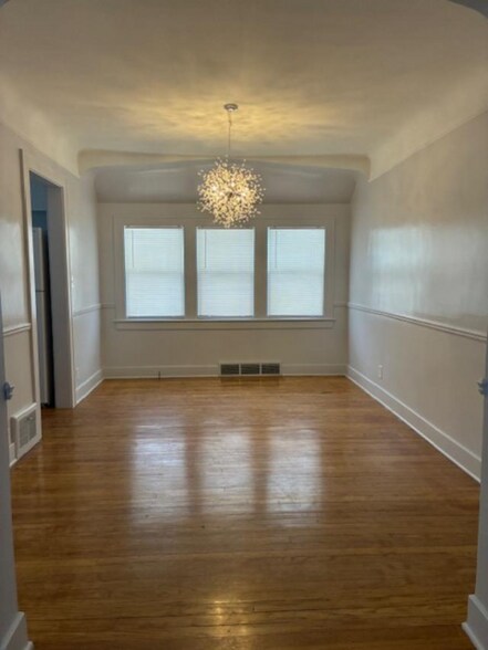 Building Photo - 2547 Altoona St