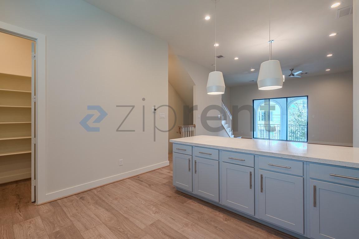 Building Photo - 5209 Allen St