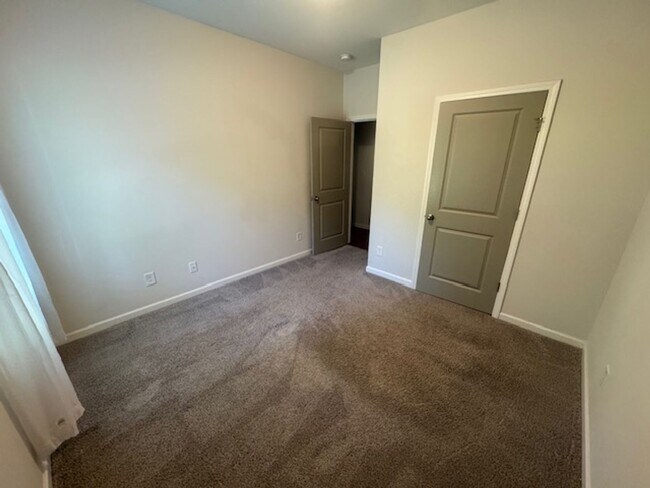 Building Photo - 261 Fenwick Farms Dr