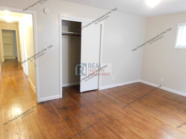 Building Photo - 604 Pineburr Rd