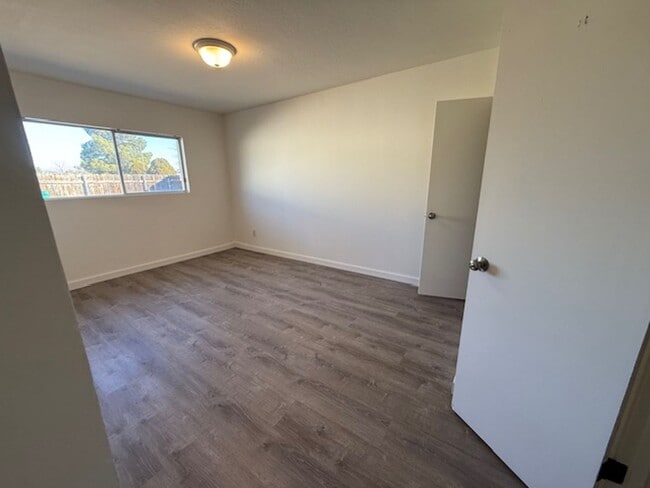 Building Photo - Completely remodeled and beautiful 2 Bedroom apartment available - Contact Property Pros