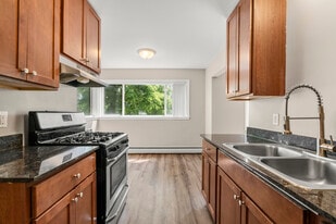 Building Photo - The Avenue Apartments