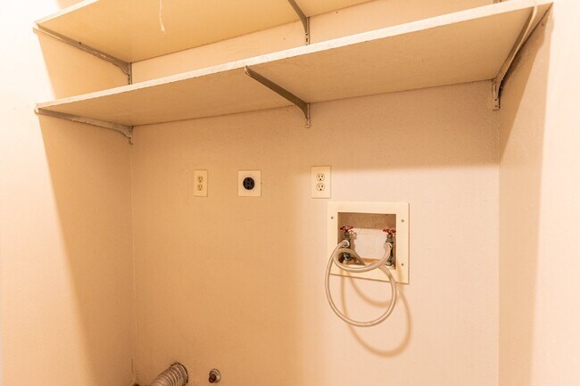 Building Photo - 2943 Keslake St