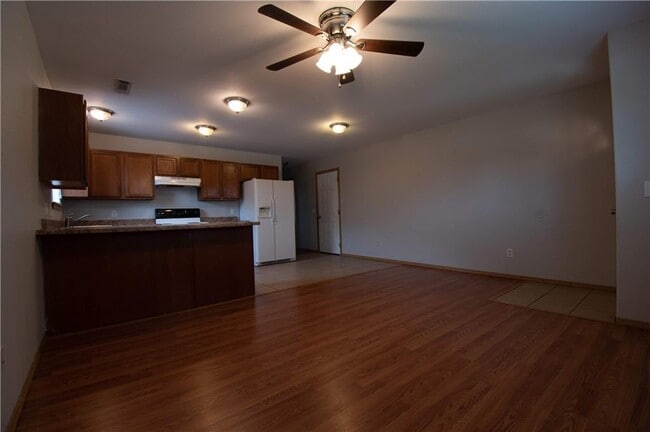 Building Photo - 905 Meghan Ct