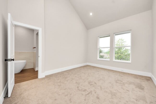 Building Photo - 783 Mansfield St