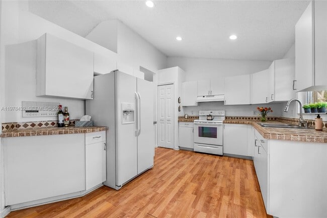 Building Photo - 2020 SE 5th Pl