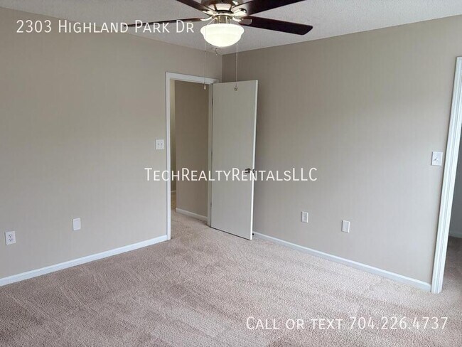 Building Photo - 2303 Highland Park Dr