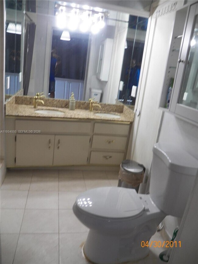 Building Photo - 600 N 35th Ave