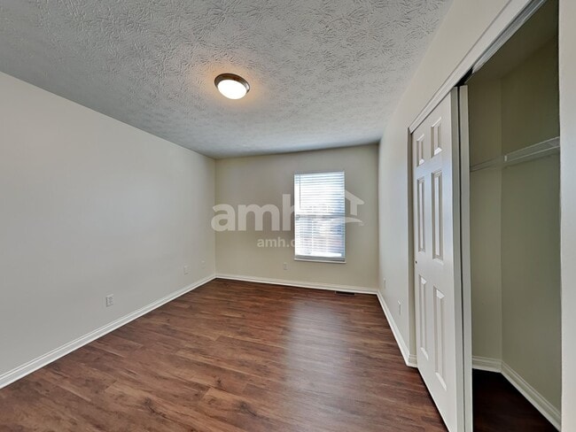 Building Photo - 2159 Glenview Dr