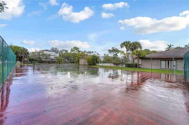 Building Photo - 10825 SW 112th Ave