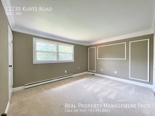 Building Photo - FIVE BEDROOM THREE FULL BATH!  UPDATES GAL...