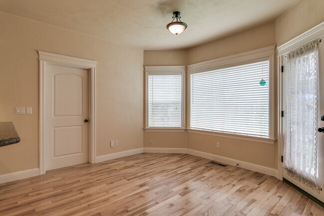 Building Photo - Beautiful 4-Bedroom, 3-Bath Home With Central Heat & A/C!