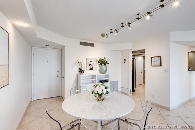 Building Photo - 1 Las Olas Cir