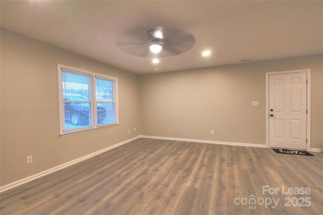 Building Photo - 1024 Sharon Dr