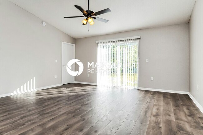 Building Photo - 3 Bedroom Pet-Friendly Home in Winter Haven, FL with Main Street Renewal