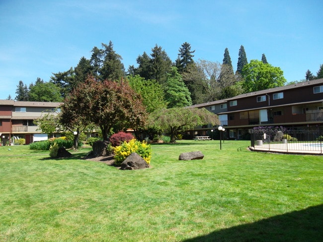 Oak Grove Village - 3500 SE Oak Grove Blvd