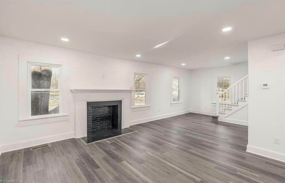Building Photo - 407 Cox Ave
