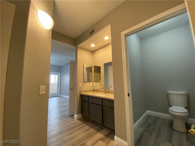 Building Photo - 10011 Crimson Palisades Pl