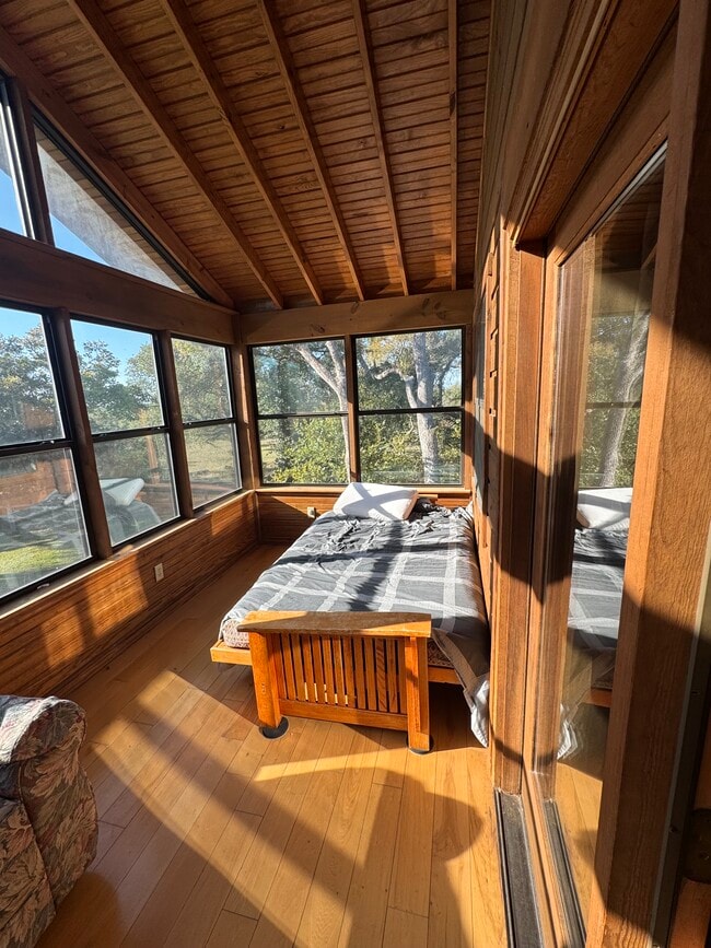 Building Photo - 312 Grande St