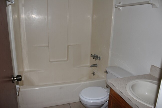 Building Photo - 1711 Birchwood Cir