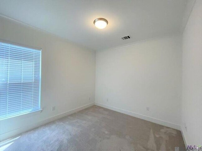 Building Photo - 9905 Stone Water Dr