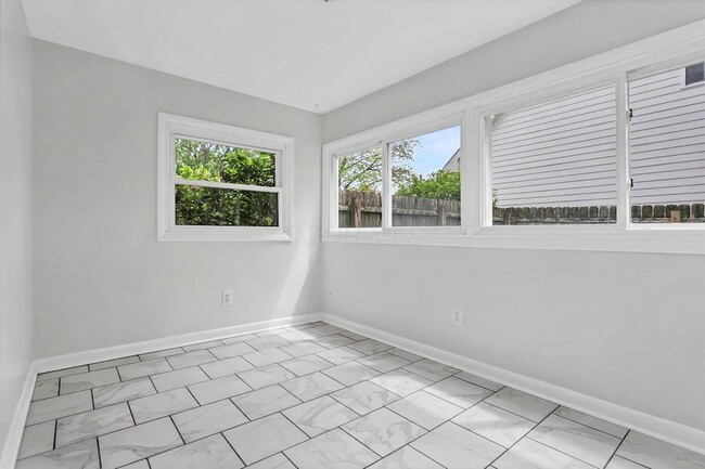 Building Photo - 2799 Brandon Rd