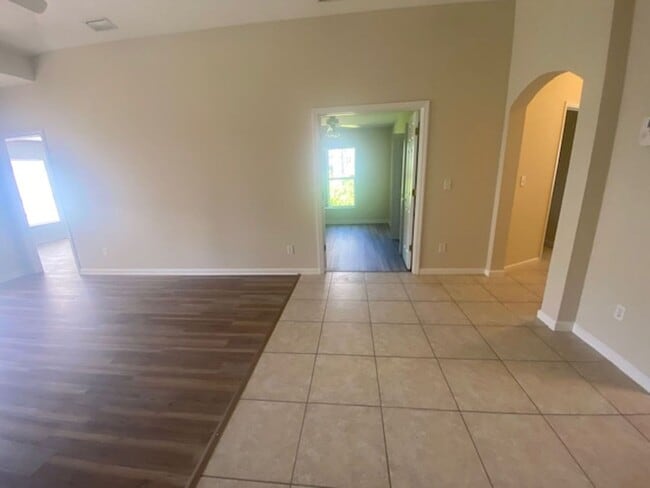 Building Photo - Great 3/2/1 duplex with a private driveway and entrance!  Partially fenced yard! Must see!