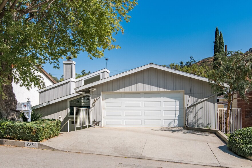 2 carGarage - 2781 Mira Vista Dr
