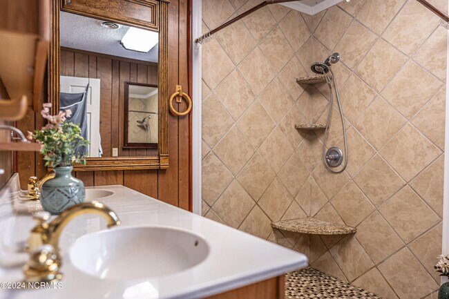 Building Photo - 309 Pinecrest Court Rd