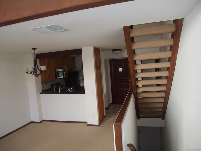 Building Photo - 8614 Villa La Jolla Dr