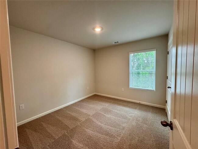 Building Photo - 24 Berryville Dr