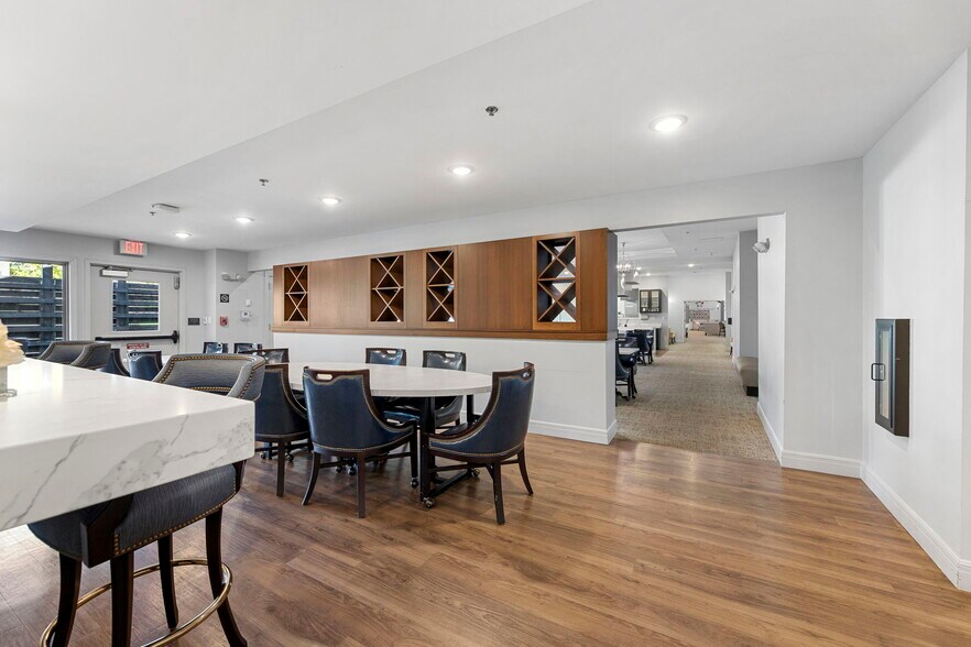 Building Photo - 2900 NE Kendallwood Pkwy