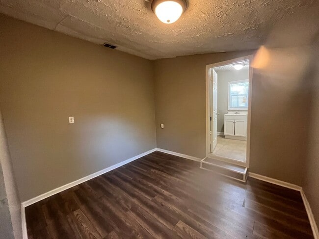 Building Photo - **UPCOMING**4 Bedroom / 2 Bathroom Home fo...