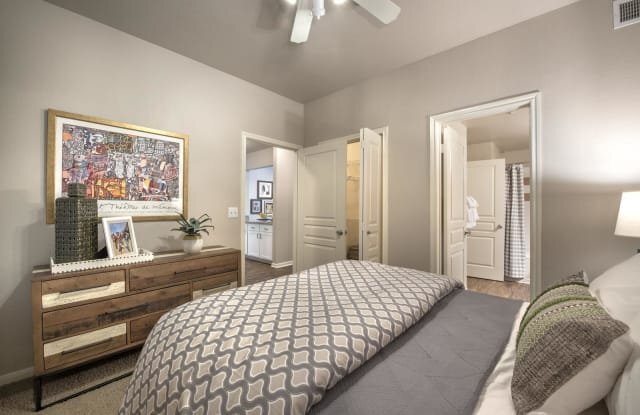 Building Photo - 7927 Forest Ln