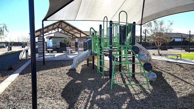 Building Photo - 2934 E Augusta Ave