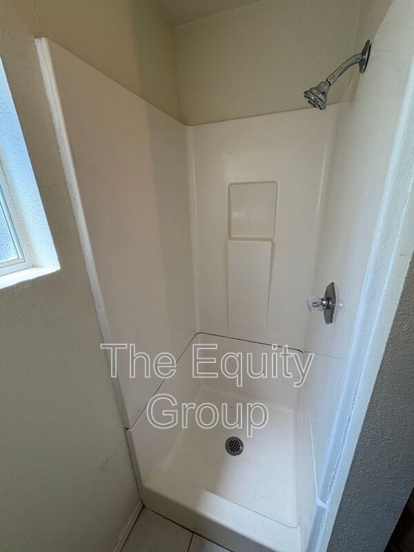 Building Photo - 1085 E Academy Ave