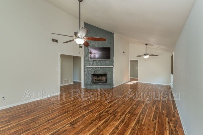 Building Photo - 250 Brooks Dr